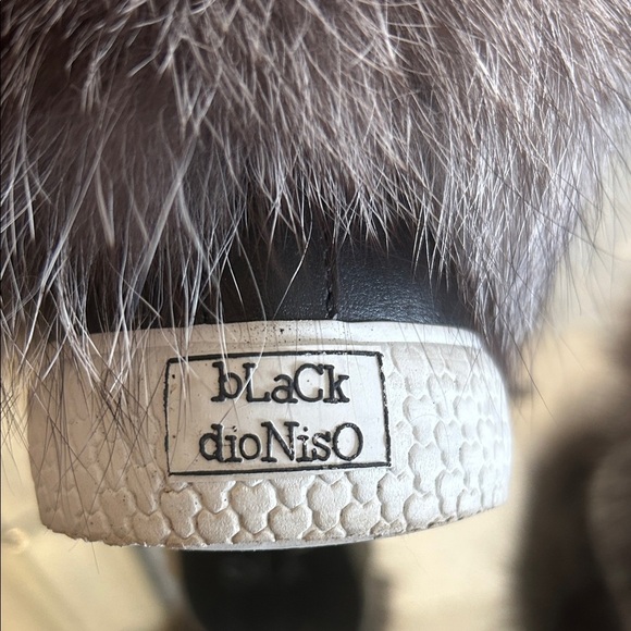 Black DioNiso Black Leather and Gray Fox Fur-Trimmed Women's Sneakers 39 - Picture 5 of 10